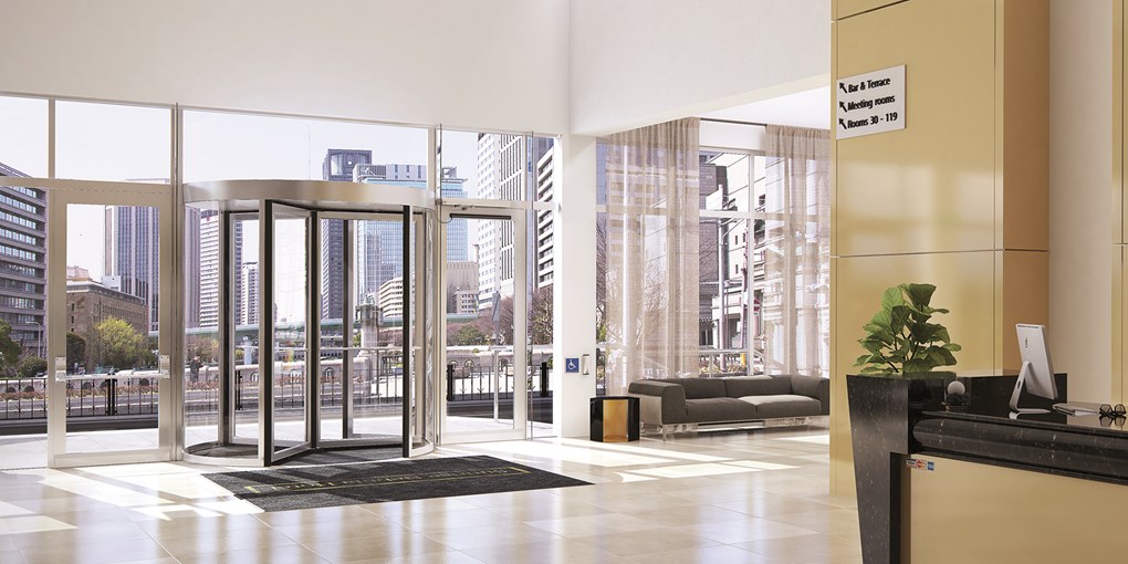 <p>ASSA ABLOY RD100 slim revolving door in an interior hotel environment.</p>